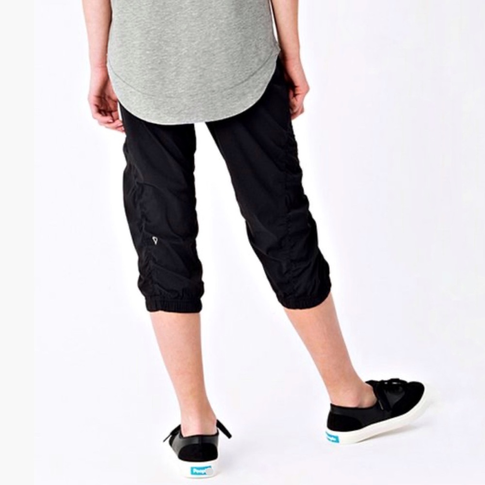 Ivivva Lululemon kids black live to move crop cropped drawstring jogger pants - Picture 2 of 11